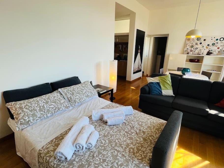 Politeama Suite In The Heart Of The City ปาแลร์โม ภายนอก รูปภาพ